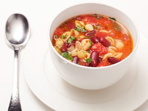 Фасолевый суп с вермишелью